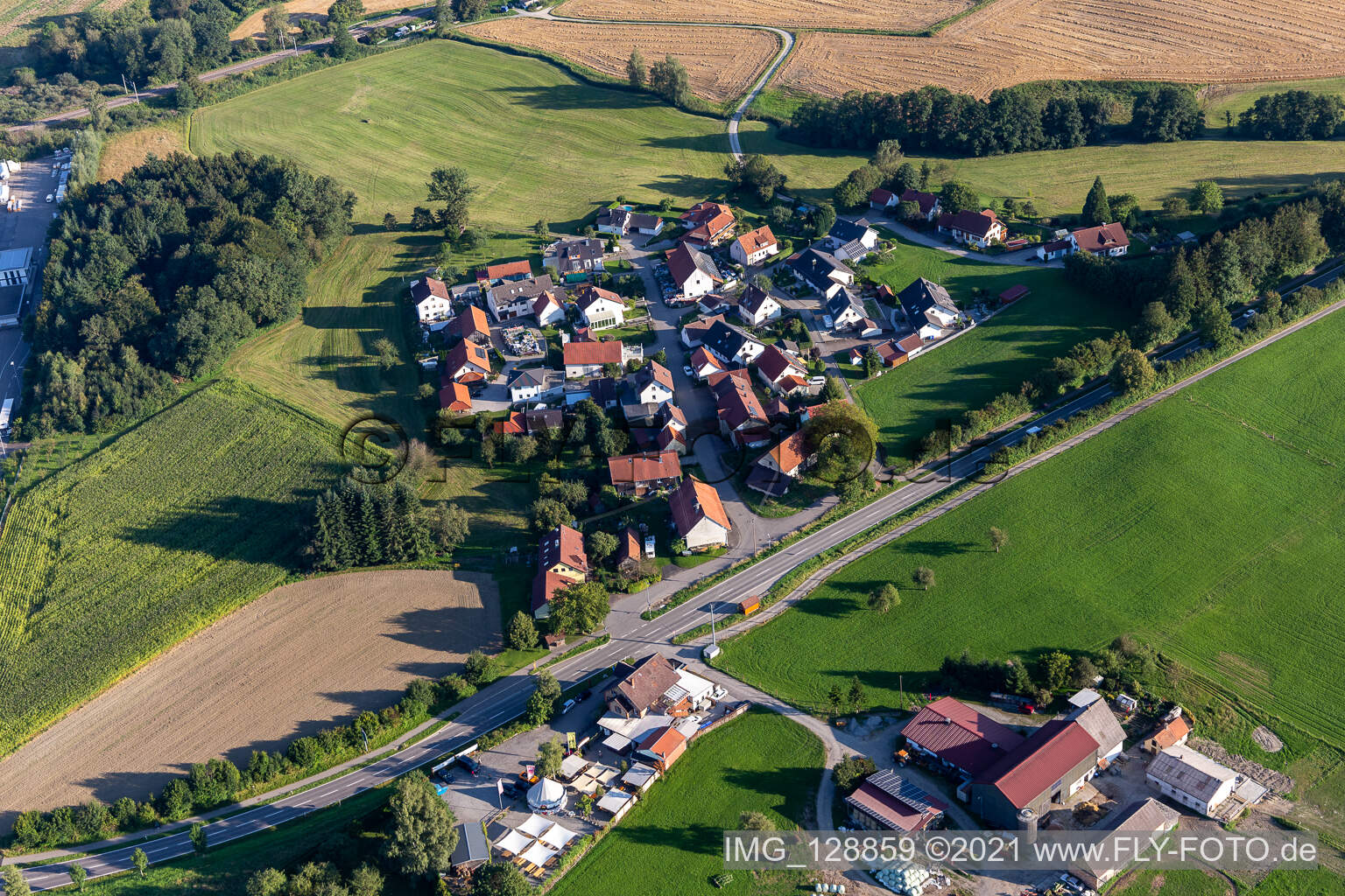 Luftaufnahme von Ortsteil Kürnbach in Bad Schussenried im Bundesland Baden-Württemberg, Deutschland