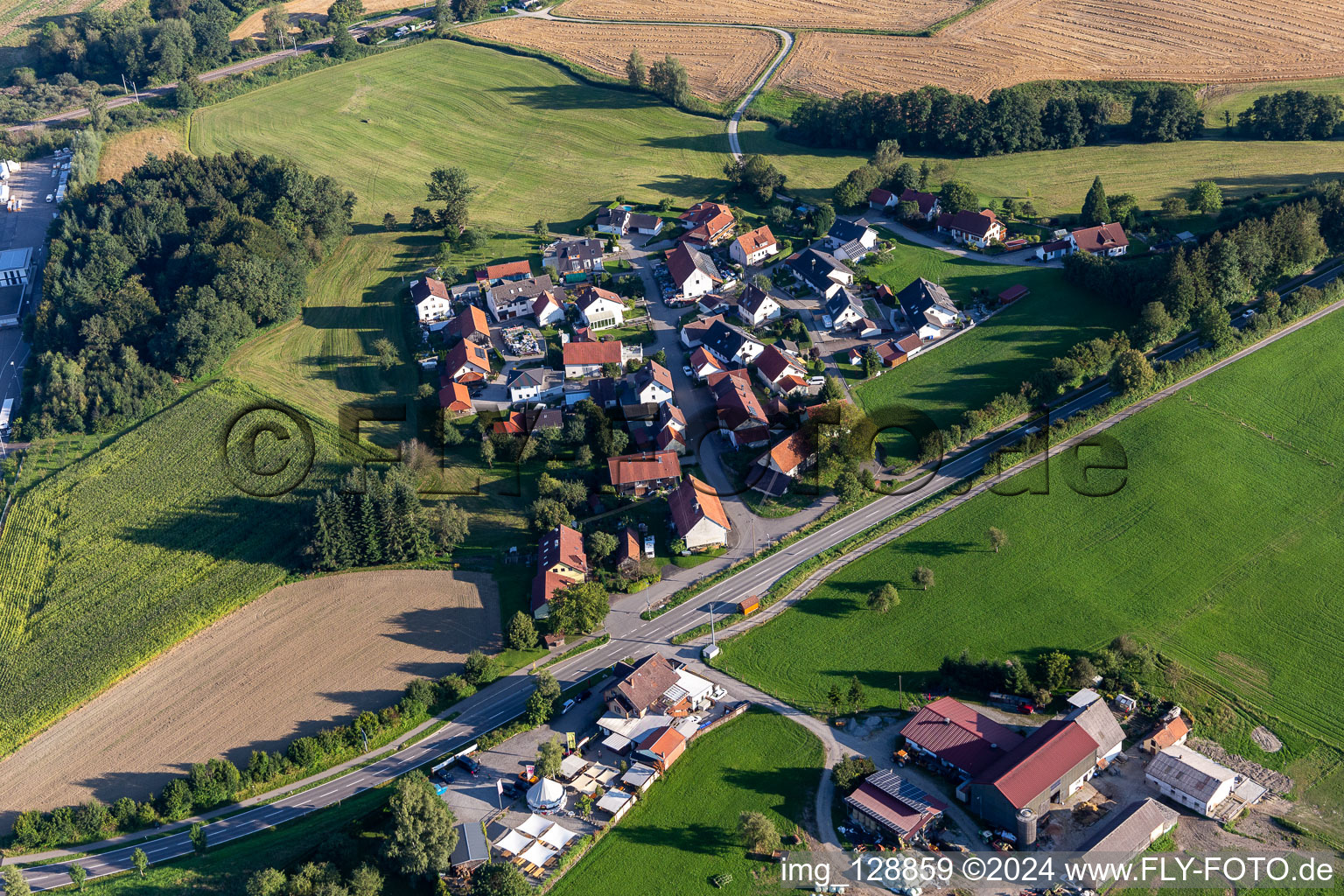 Luftaufnahme von Ortsteil Kürnbach in Bad Schussenried im Bundesland Baden-Württemberg, Deutschland