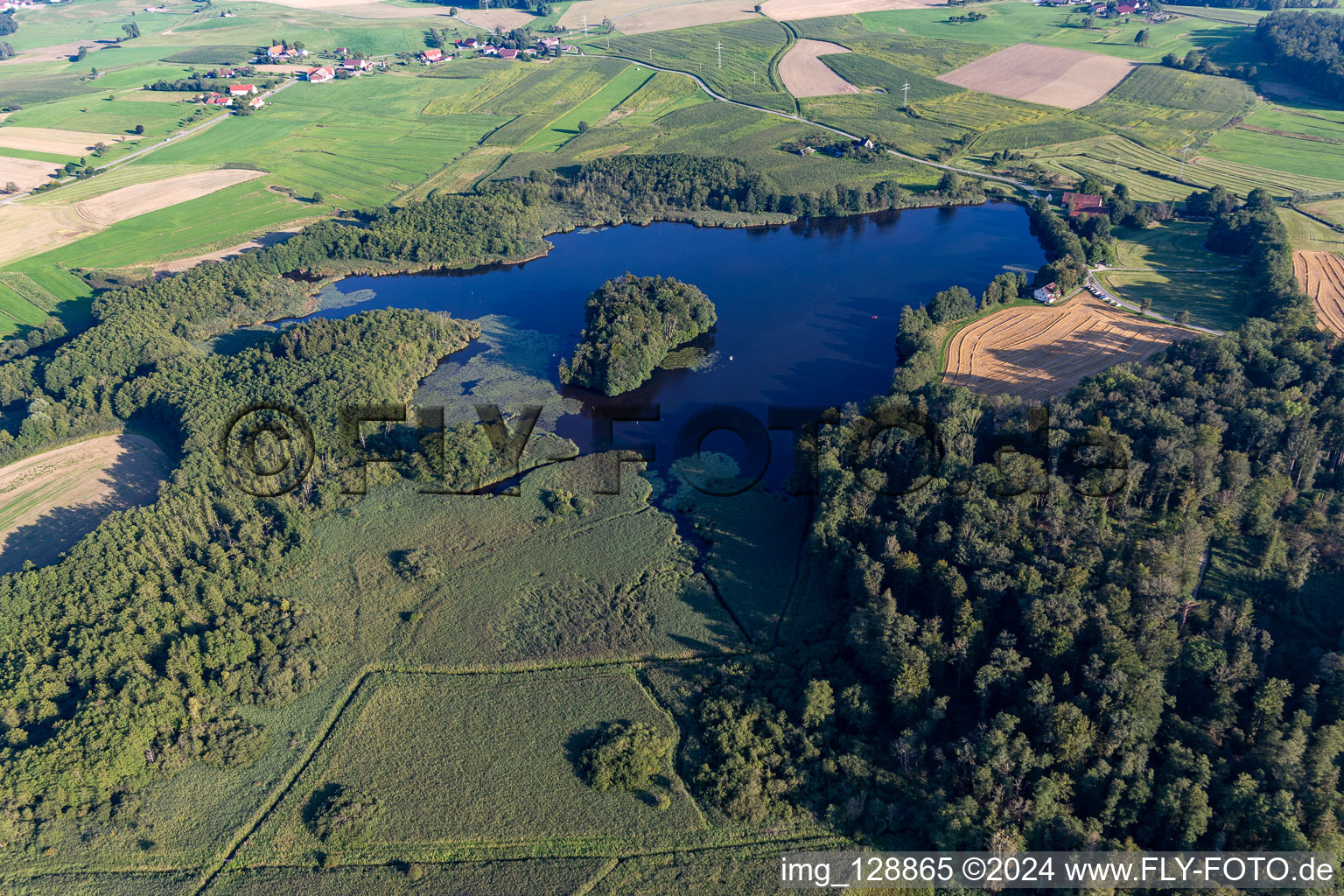 Schwaigfurter Weiher im Ortsteil Kürnbach in Bad Schussenried im Bundesland Baden-Württemberg, Deutschland