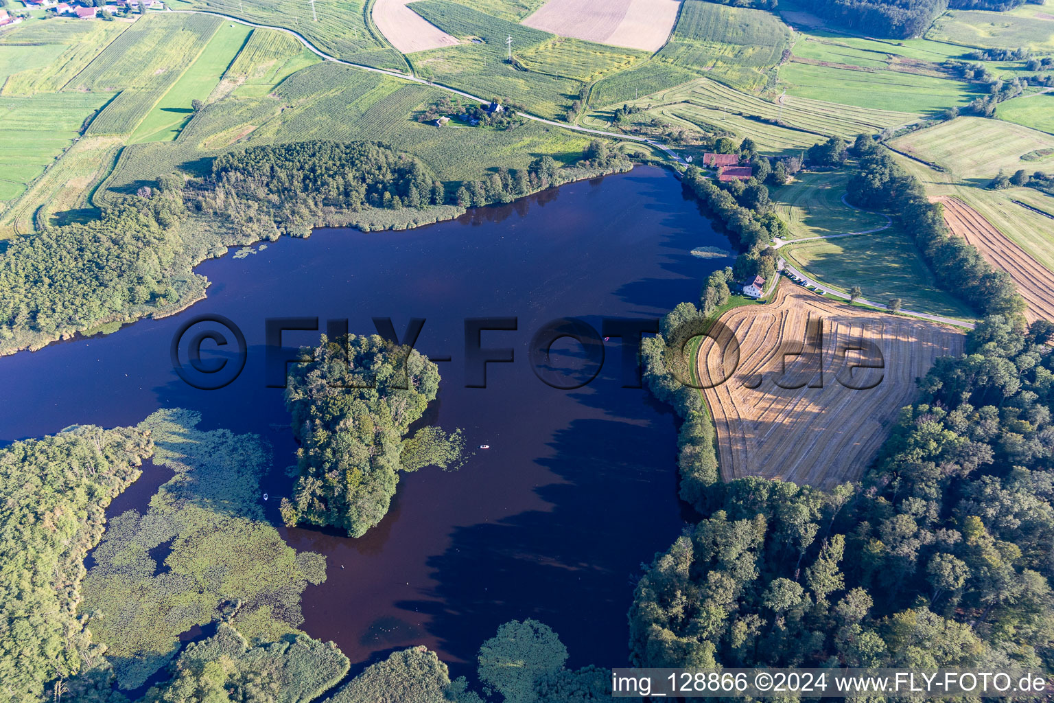 Luftbild von Schwaigfurter Weiher im Ortsteil Kürnbach in Bad Schussenried im Bundesland Baden-Württemberg, Deutschland