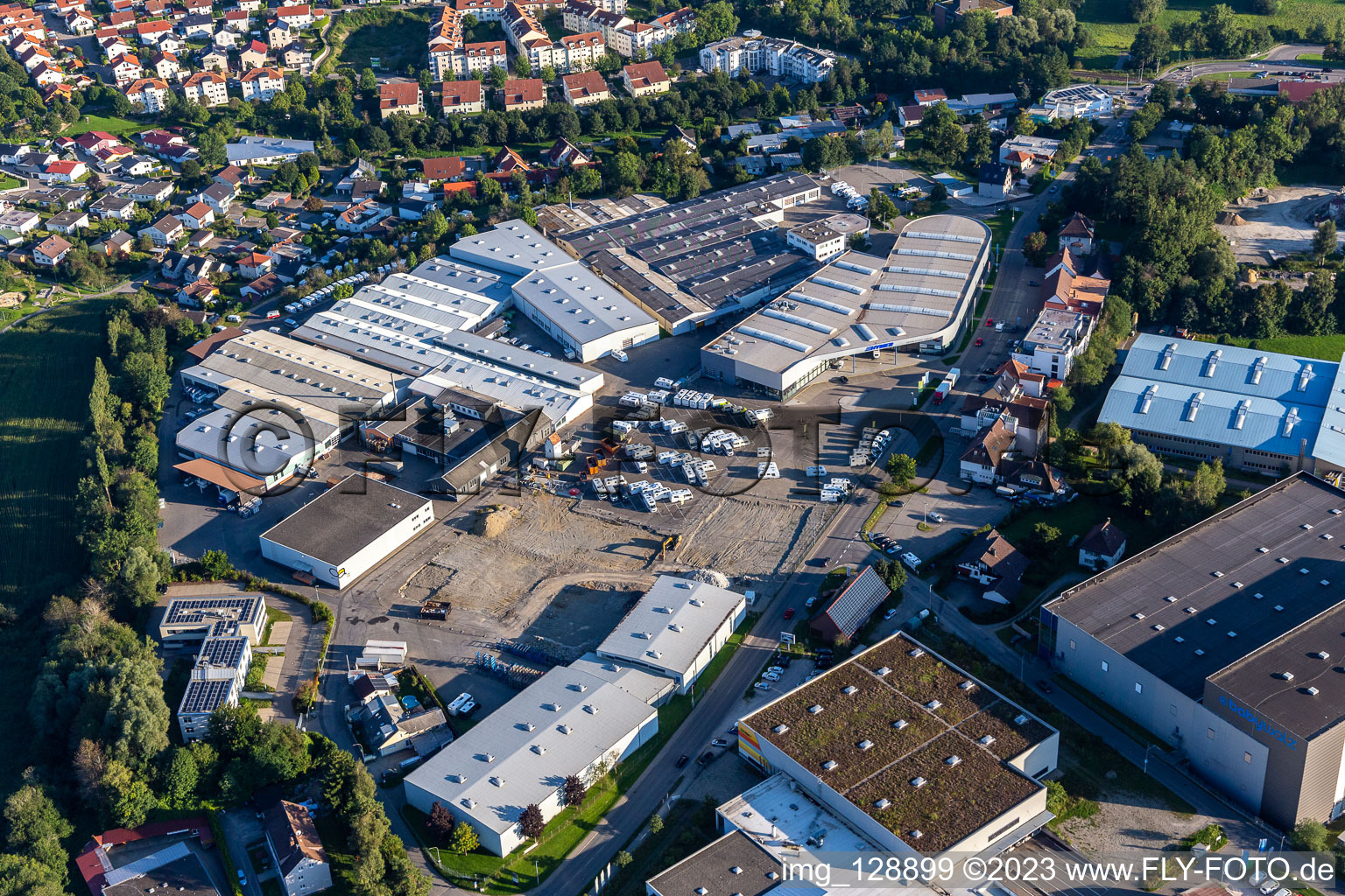 Gebäude und Produktionshallen auf dem Fahrzeugbau- Werksgelände der Hymer Reisemobile GmbH in Bad Waldsee im Bundesland Baden-Württemberg, Deutschland