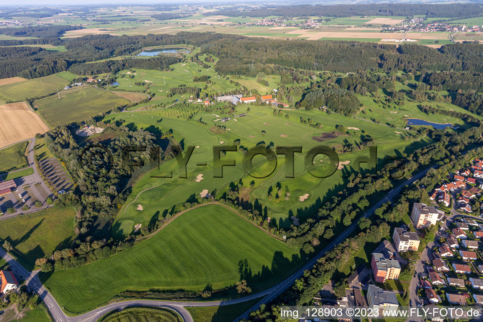 Gelände des Golfplatz des Fürstlichen Golfclubs Oberschwaben e.V. in Bad Waldsee im Ortsteil Hopfenweiler im Bundesland Baden-Württemberg, Deutschland