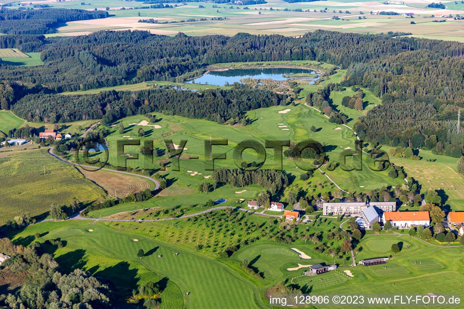 Luftbild von Gelände des Golfplatz des Fürstlichen Golfclubs Oberschwaben e.V. in Bad Waldsee im Ortsteil Hopfenweiler im Bundesland Baden-Württemberg, Deutschland