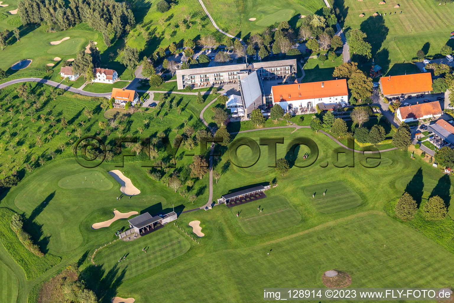 Luftbild von Clubhaus des Golfplatz des Fürstlichen Golfclubs Oberschwaben e.V. in Bad Waldsee im Ortsteil Hopfenweiler im Bundesland Baden-Württemberg, Deutschland