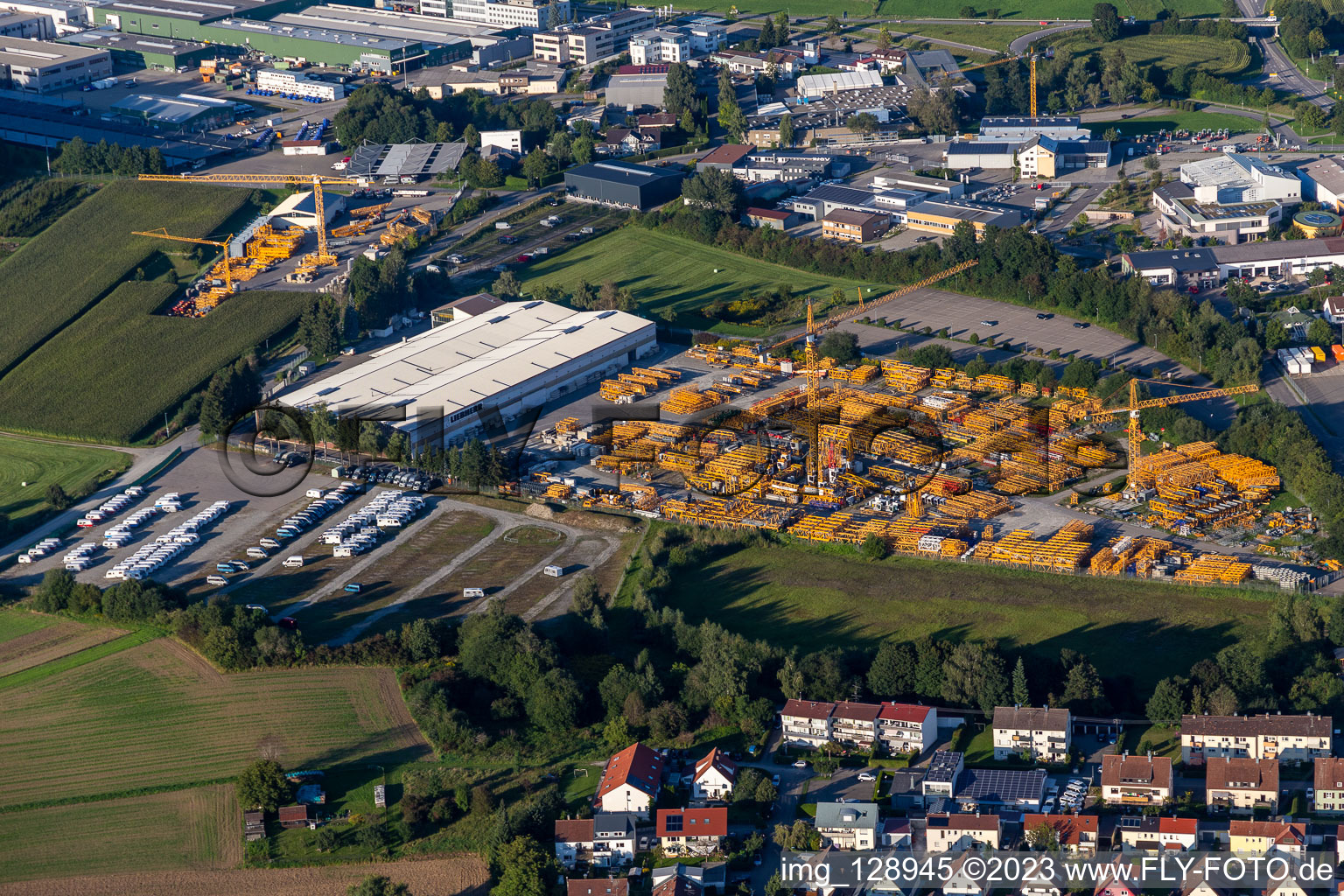 Luftbild von Lagerfläche des Liebherr-Werk Biberach GmbH, Niederlassung Bad Waldsee im Gewerbegebiet in Bad Waldsee im Bundesland Baden-Württemberg, Deutschland