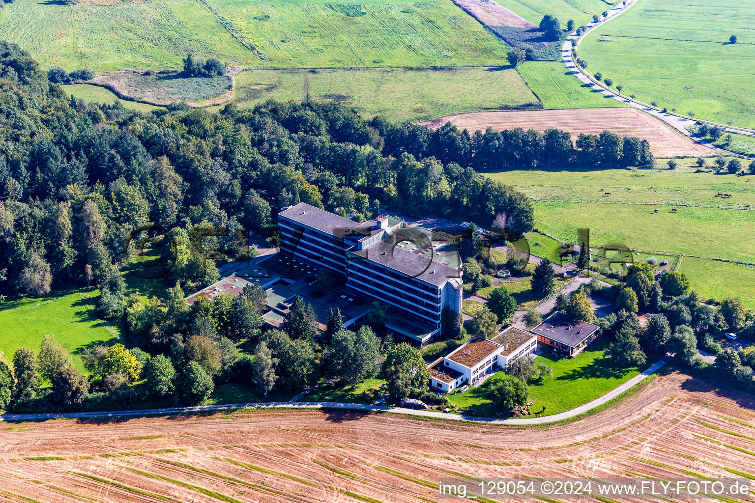 Waldklinik im Ortsteil Zellerhof in Bad Schussenried im Bundesland Baden-Württemberg, Deutschland