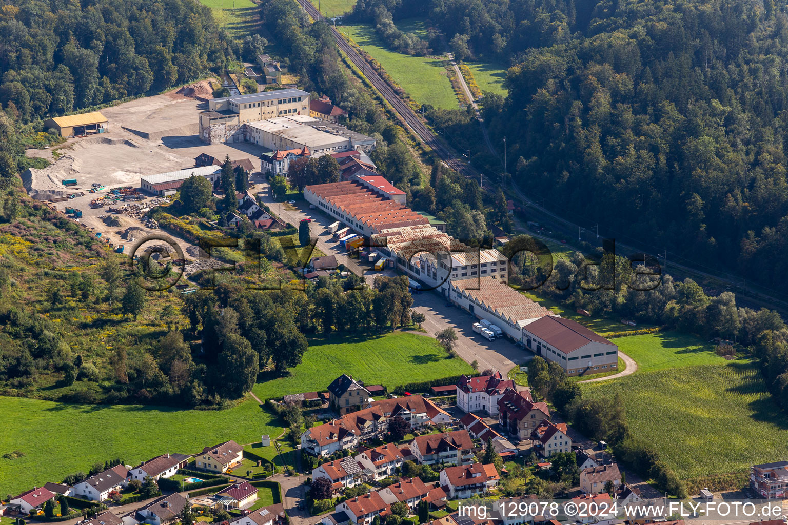 Luftbild von Fabrikstr im Ortsteil Mochenwangen in Wolpertswende im Bundesland Baden-Württemberg, Deutschland