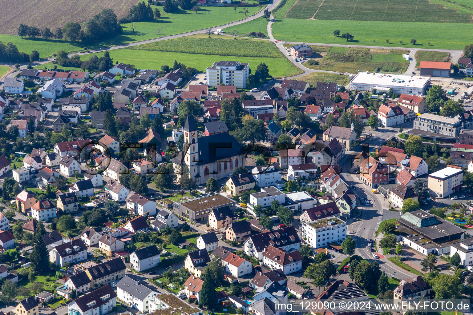 Kirchengebäude von  im Ortszentrum in Baienfurt im Bundesland Baden-Württemberg, Deutschland