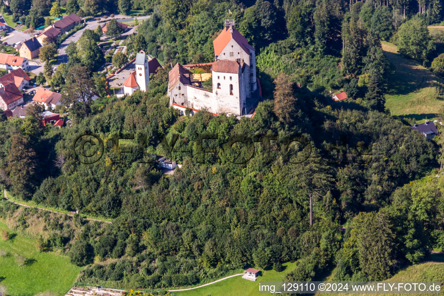 Luftaufnahme von Schloss Waldburg im Ortsteil Sieberatsreute im Bundesland Baden-Württemberg, Deutschland