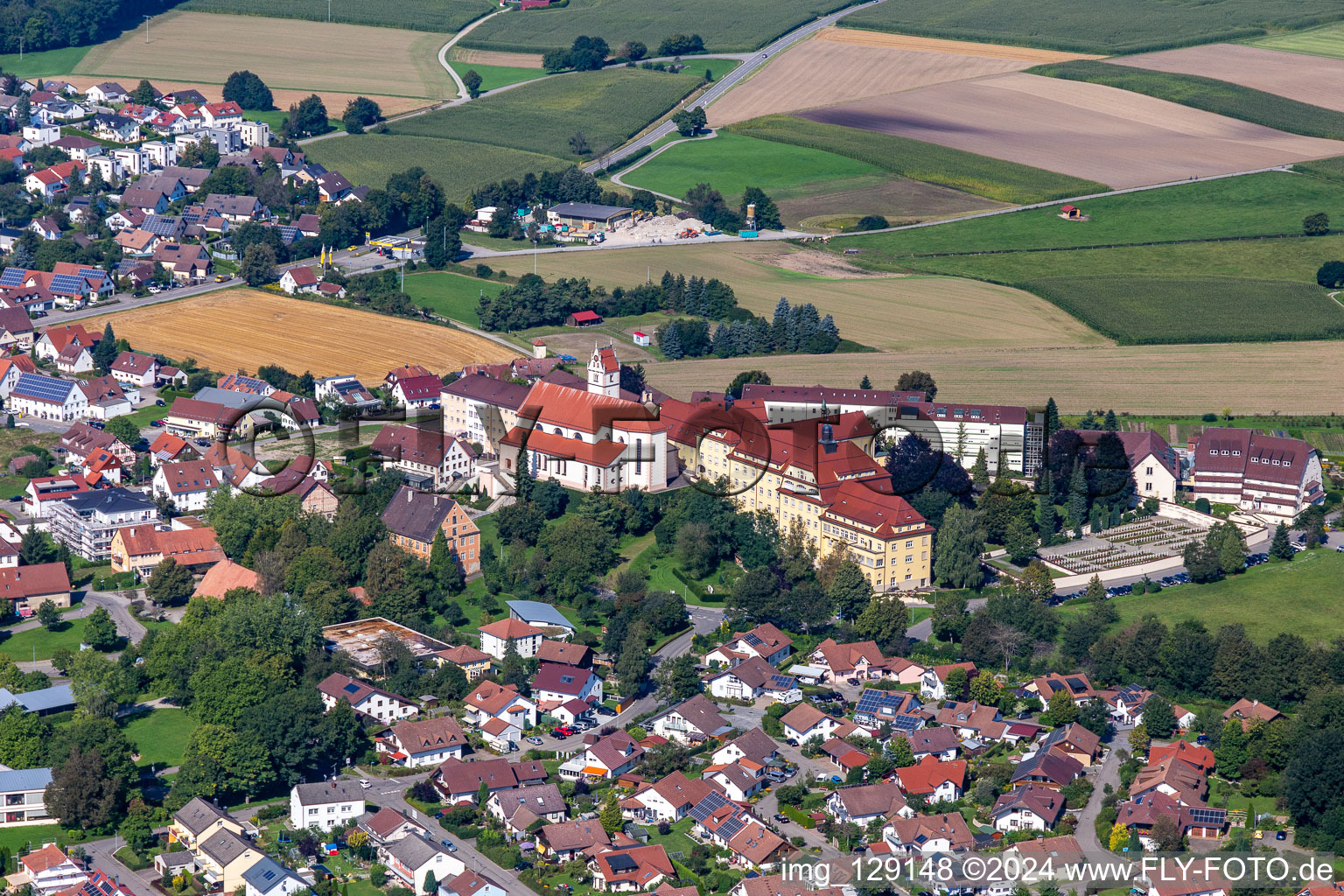 Gebäudekomplex des Klosters Franziskanerinne von Reute in Bad Waldsee im Bundesland Baden-Württemberg, Deutschland