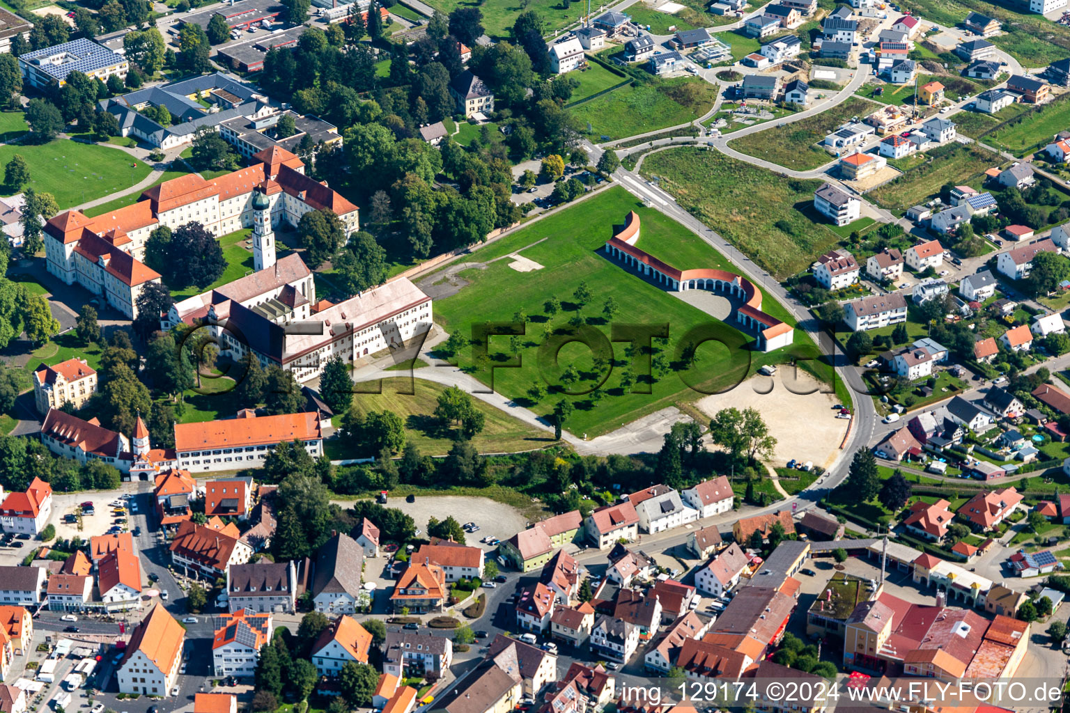 Schrägluftbild von Kloster Schussenried im Ortsteil Roppertsweiler in Bad Schussenried im Bundesland Baden-Württemberg, Deutschland