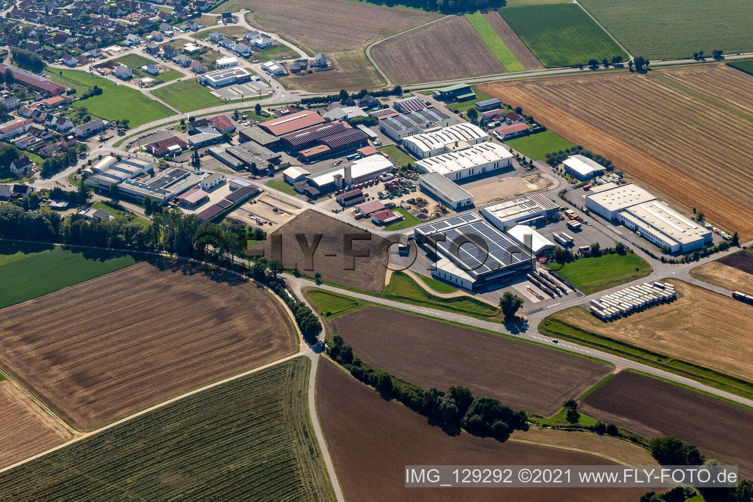 Industrie- und Gewerbegebiet mit Striebel Textil GmbH Firmenzentrale in Langenenslingen im Bundesland Baden-Württemberg, Deutschland