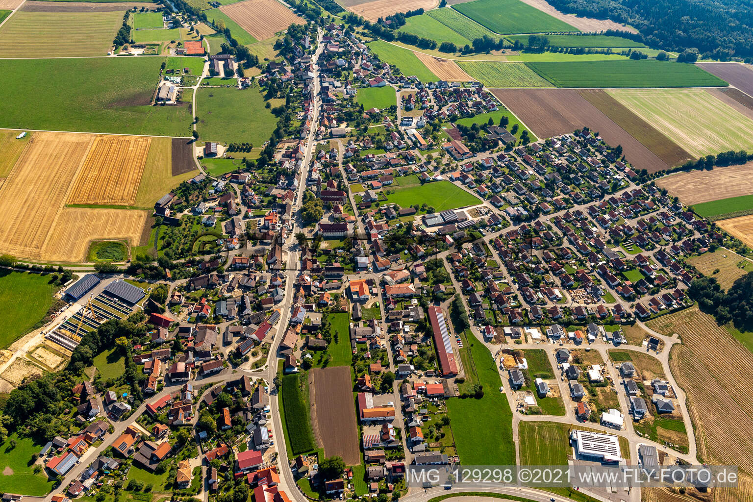 Langenenslingen im Bundesland Baden-Württemberg, Deutschland aus der Drohnenperspektive