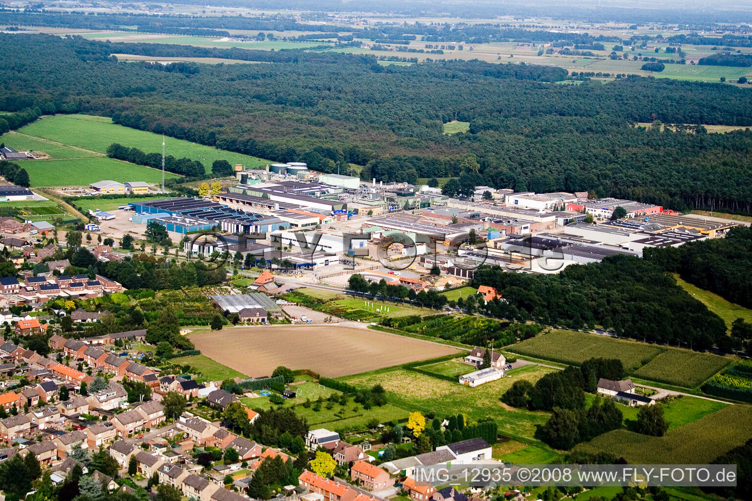 Schrägluftbild von De Voort im Bundesland Limburg, Niederlande