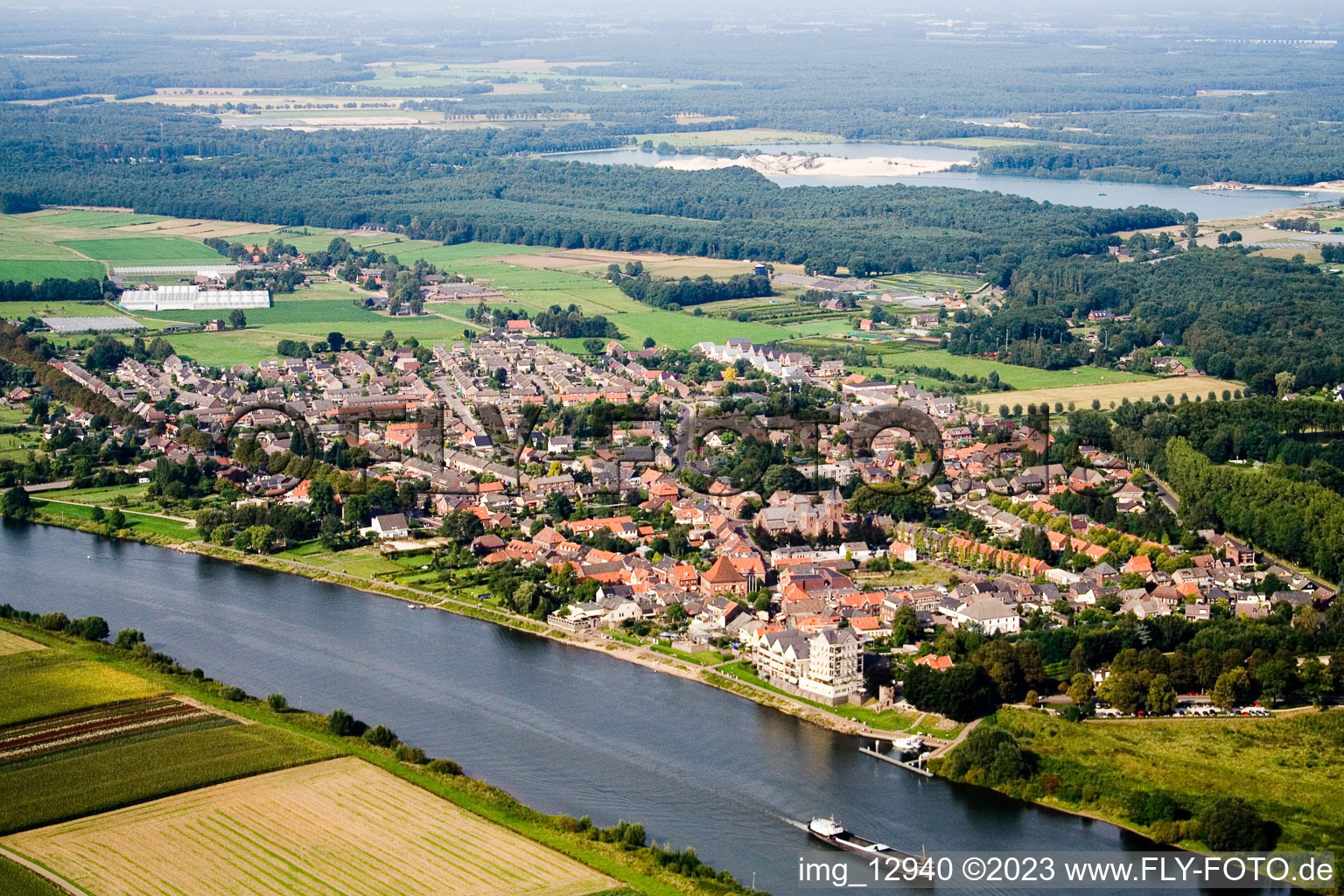 Luftbild von Lottum im Bundesland Limburg, Niederlande
