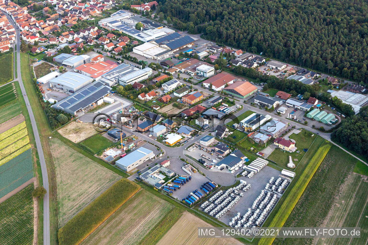 Luftbild von Industriegebiet Gereutäcker in Hatzenbühl im Bundesland Rheinland-Pfalz, Deutschland