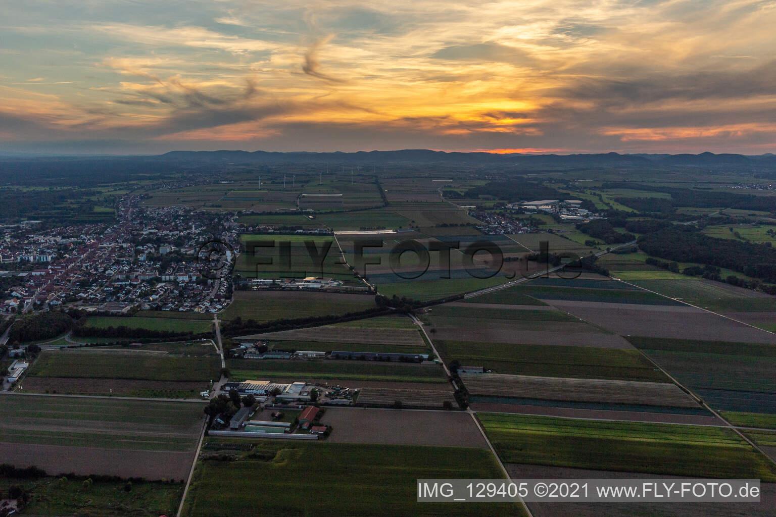 Bei Sonnenuntergang in Kandel im Bundesland Rheinland-Pfalz, Deutschland