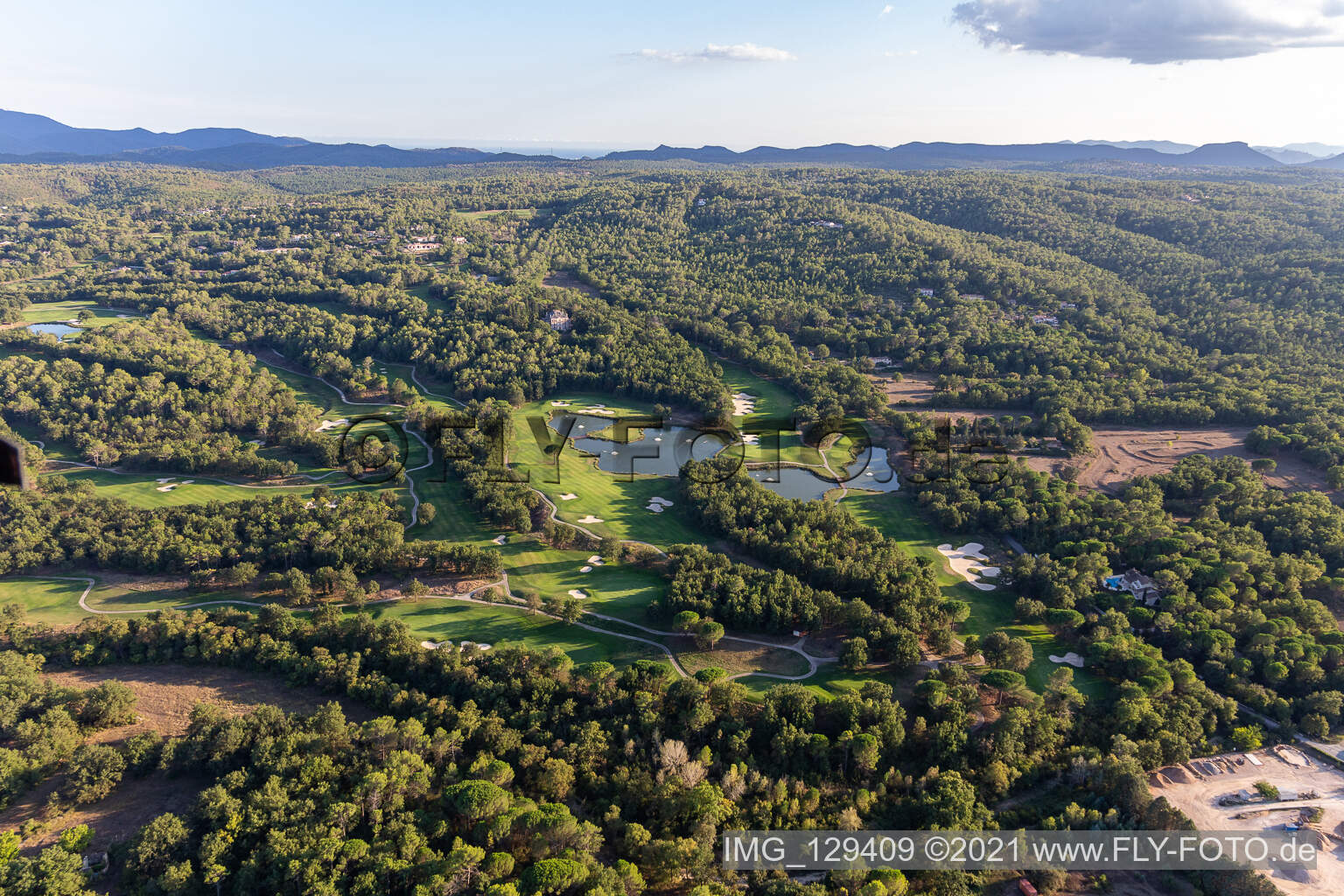 Gelände des Golfplatz des Ressort Terre Blanche in Tourrettes in Provence-Alpes-Cote d'Azur im Bundesland Var, Frankreich
