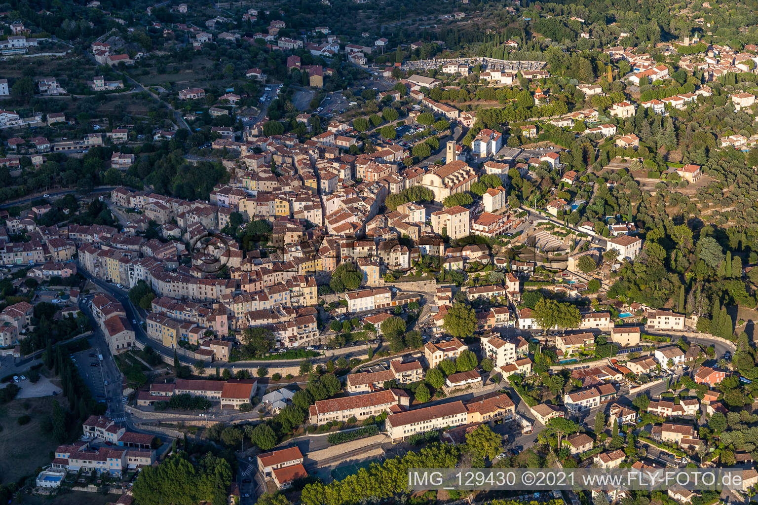 Schrägluftbild von Fayence im Bundesland Var, Frankreich