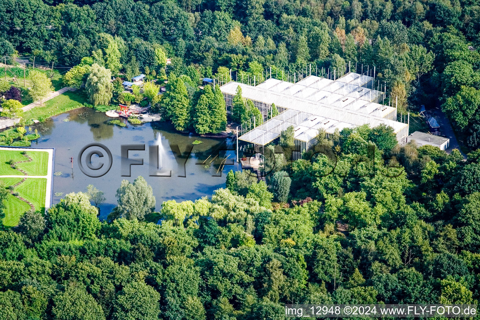 Gebäude und Schloßpark- Anlagen des Wasserschloß Kasteeltuinen Arcen in Arcen in Limburg, Niederlande