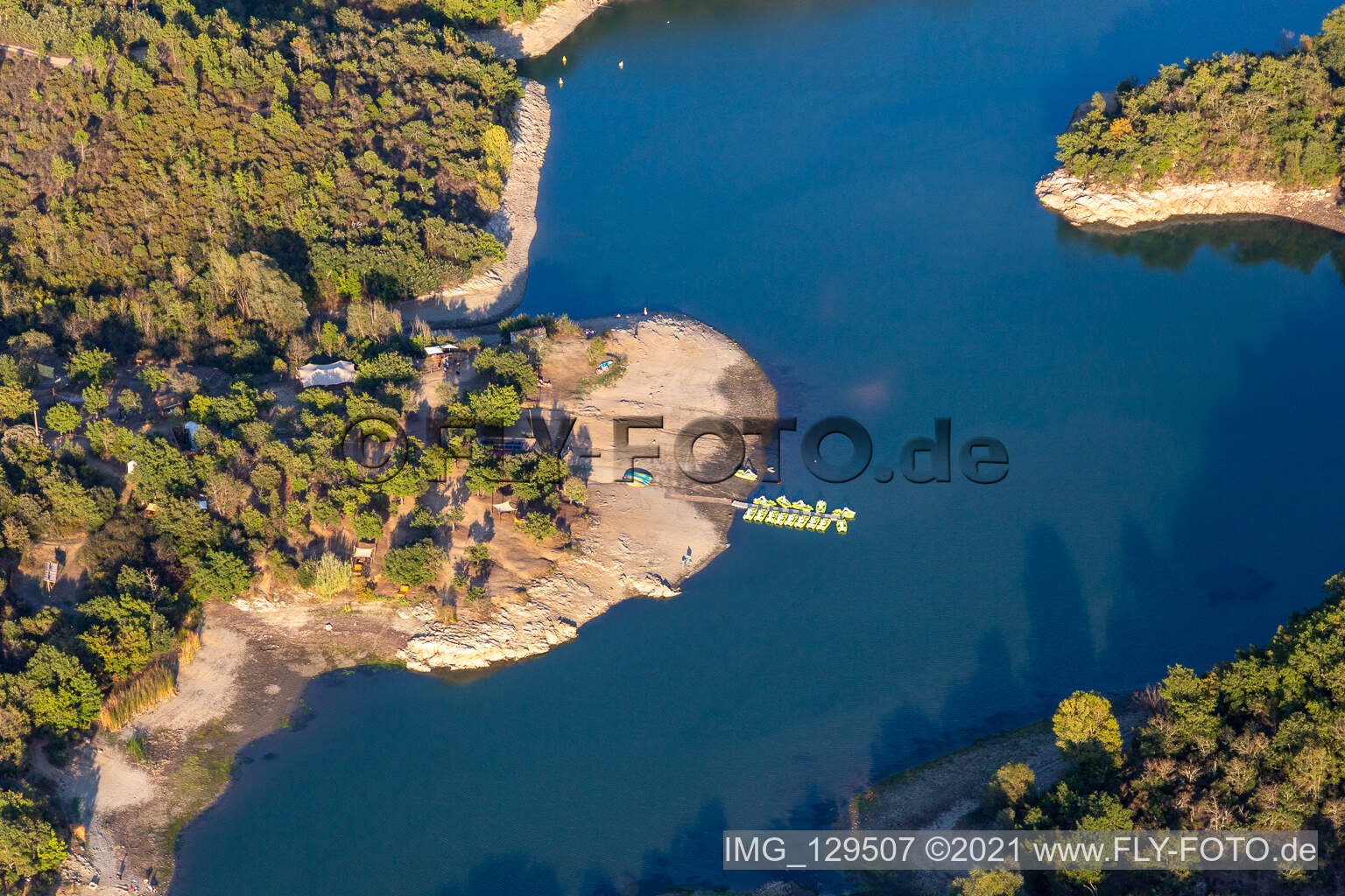 Stausee: Lac cassien - Fayence in Montauroux im Bundesland Var, Frankreich aus der Luft