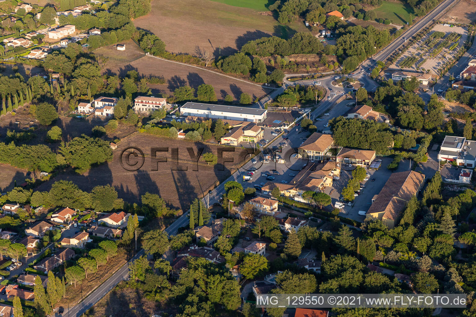 Montauroux im Bundesland Var, Frankreich aus der Luft betrachtet