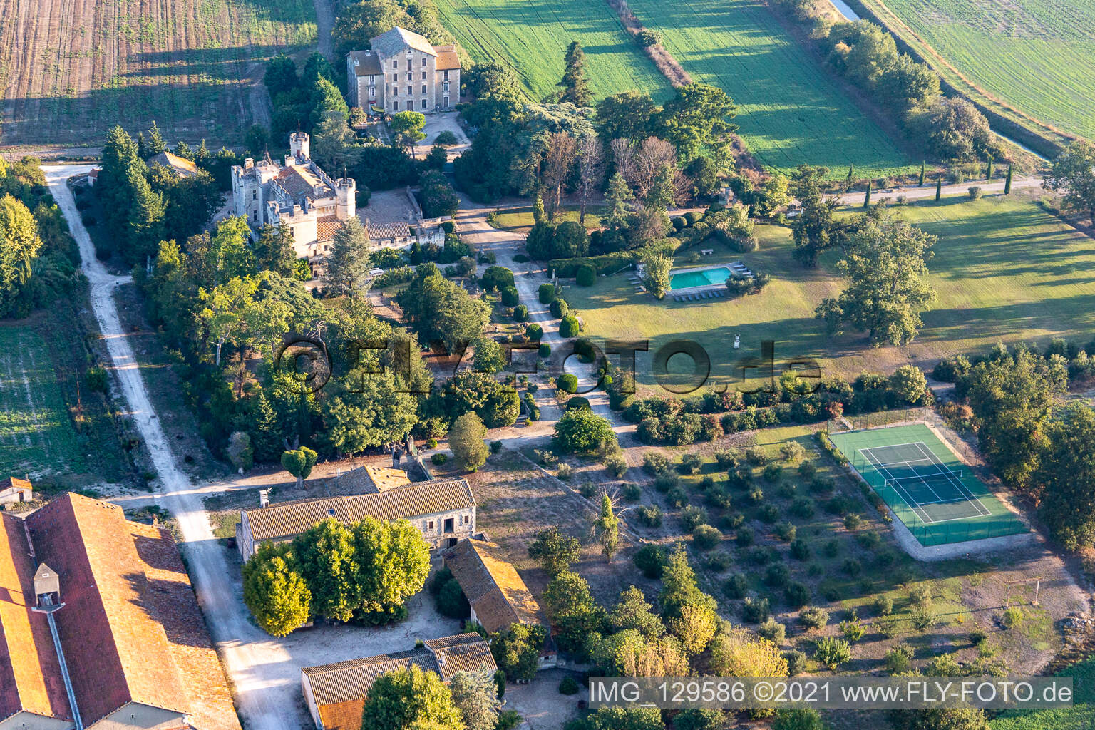 Luftbild von Clamasix Domaine Breuil in Graveson im Bundesland Bouches-du-Rhône, Frankreich