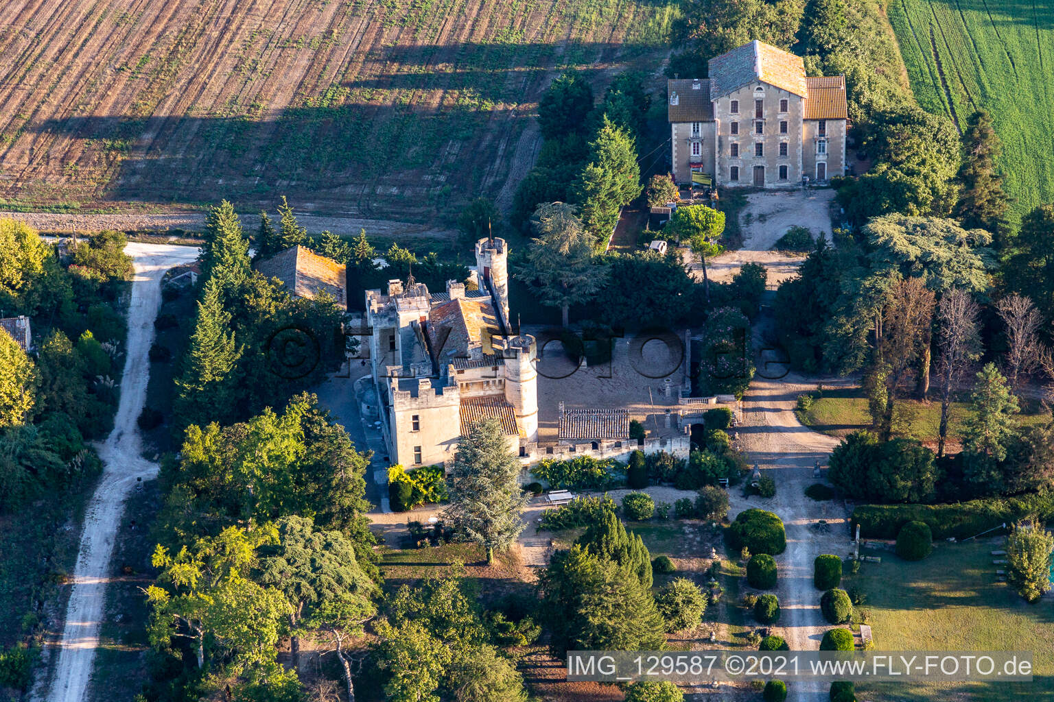 Luftaufnahme von Clamasix Domaine Breuil in Graveson im Bundesland Bouches-du-Rhône, Frankreich