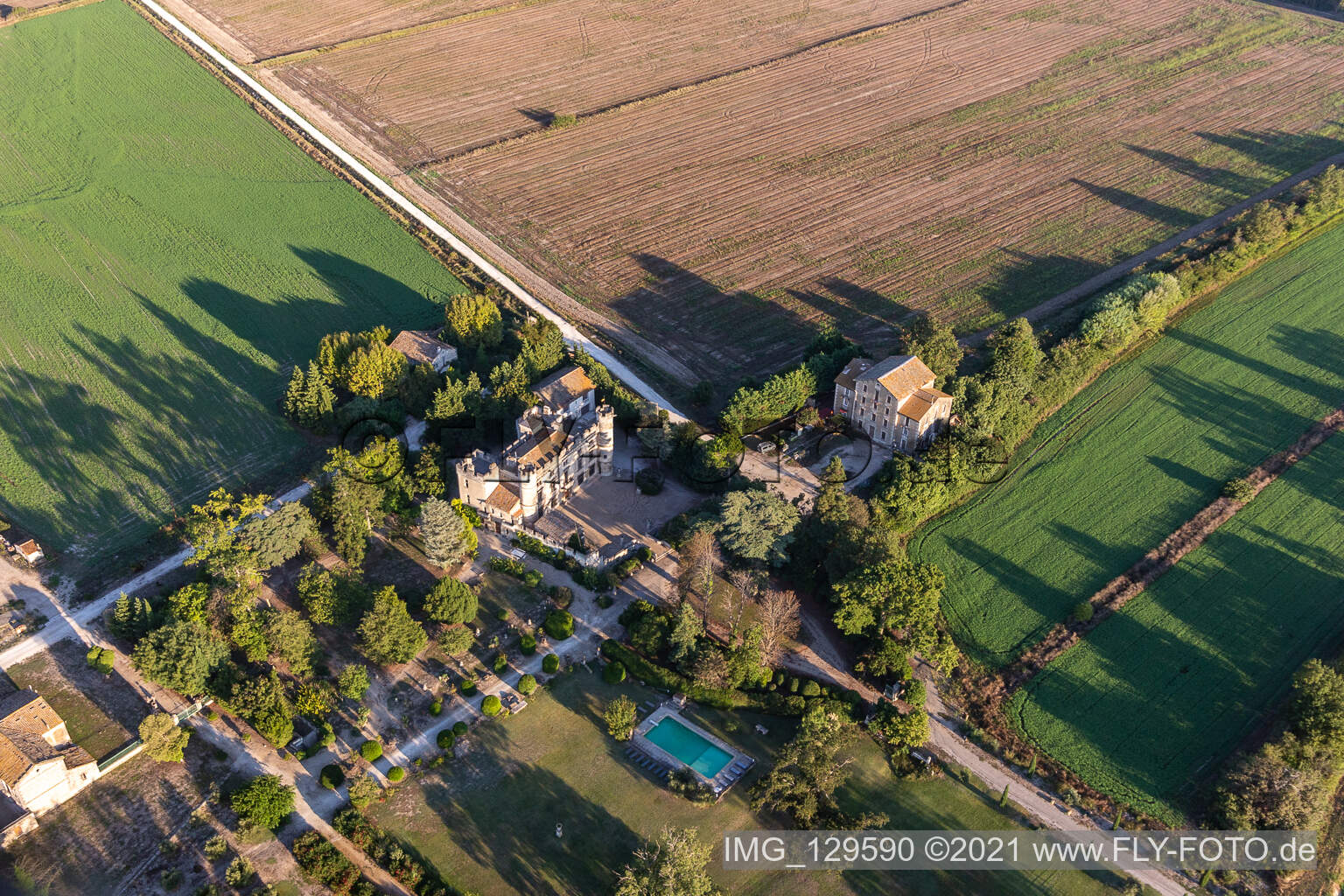Clamasix Domaine Breuil in Graveson im Bundesland Bouches-du-Rhône, Frankreich aus der Luft