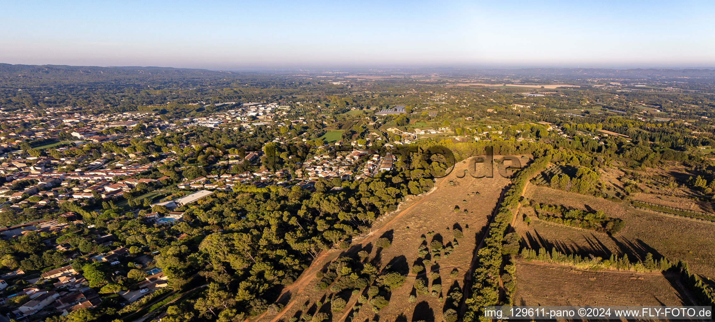 Luftbild von La plaine de Crau im Ortsteil Partie Nord Est in Saint-Rémy-de-Provence im Bundesland Bouches-du-Rhône, Frankreich