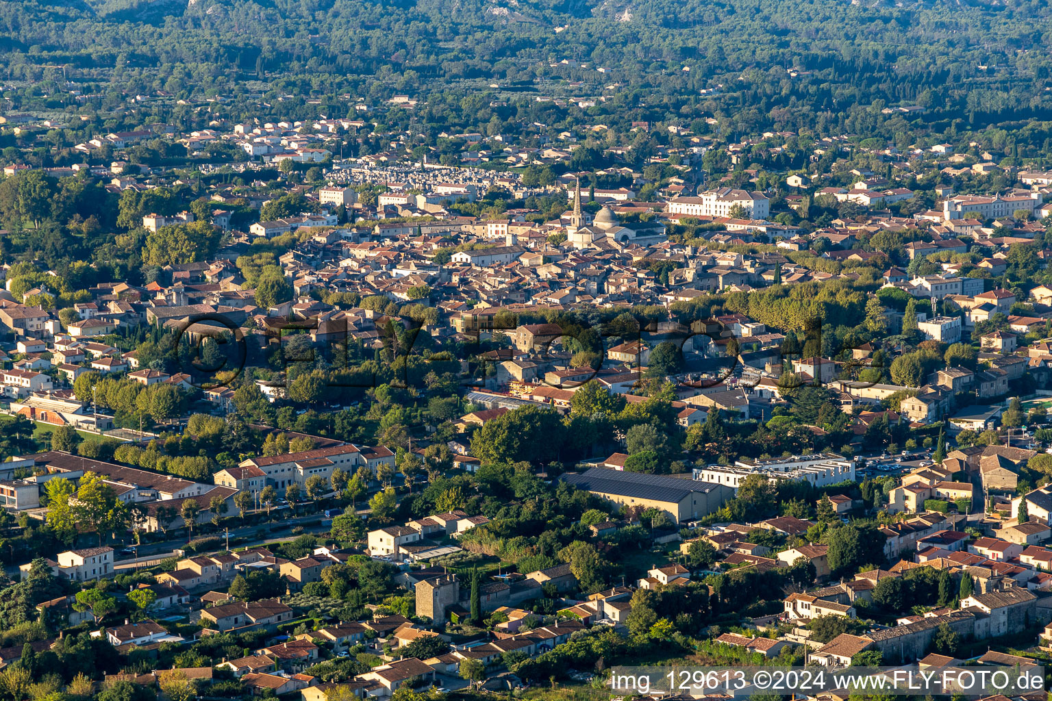 Luftbild von Saint-Rémy-de-Provence im Bundesland Bouches-du-Rhône, Frankreich