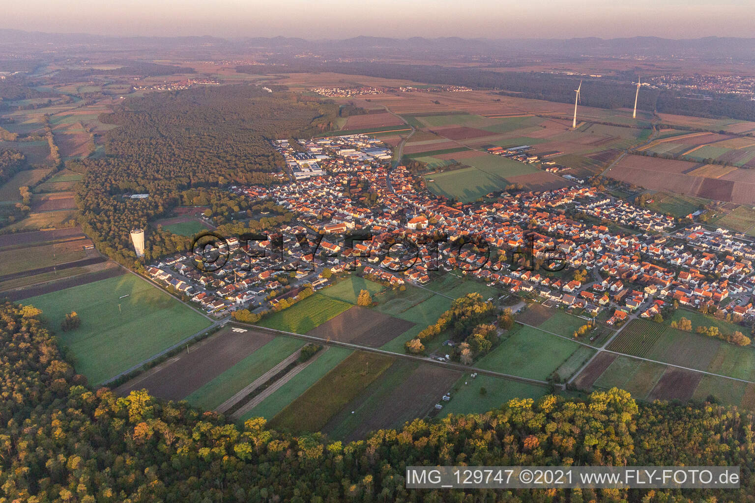 Schrägluftbild von Hatzenbühl im Bundesland Rheinland-Pfalz, Deutschland
