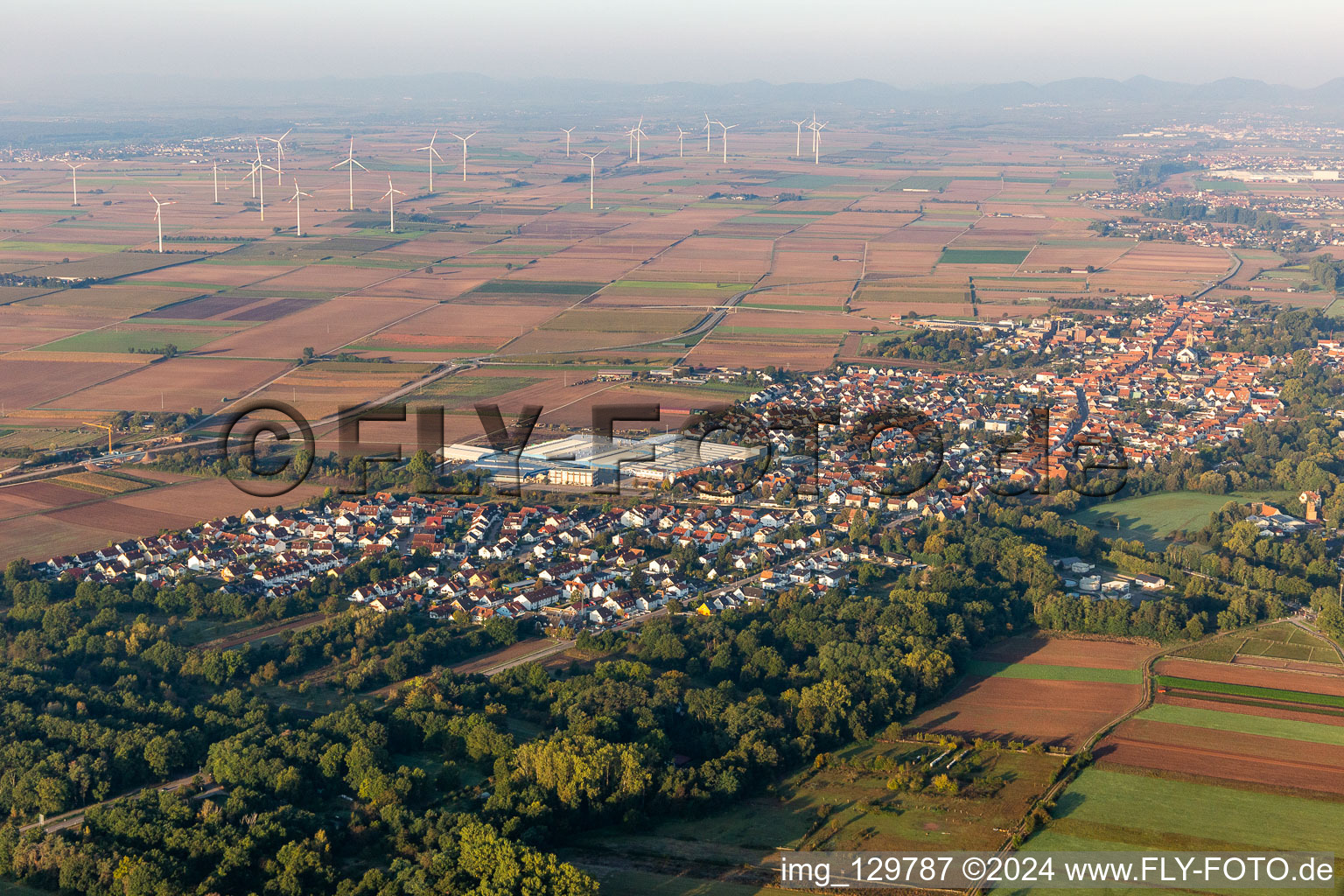 Bellheim im Bundesland Rheinland-Pfalz, Deutschland von oben gesehen