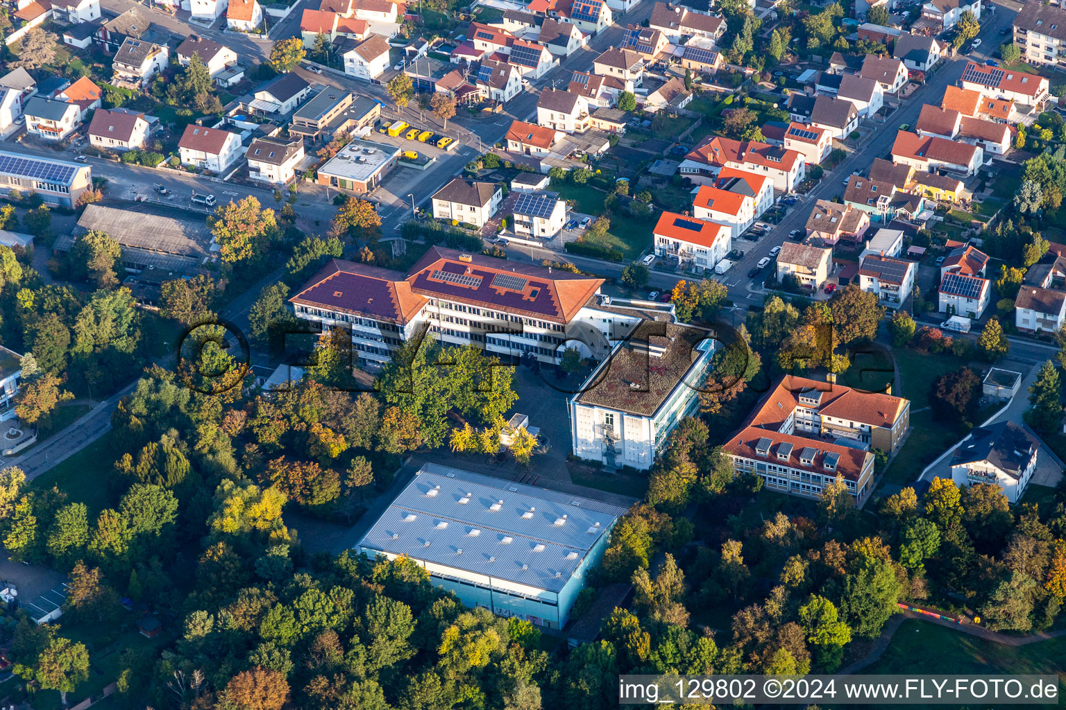 Realschule plus, Kath. Kindergarten St. Josef und  Spiegelbachhalle in Bellheim im Bundesland Rheinland-Pfalz, Deutschland