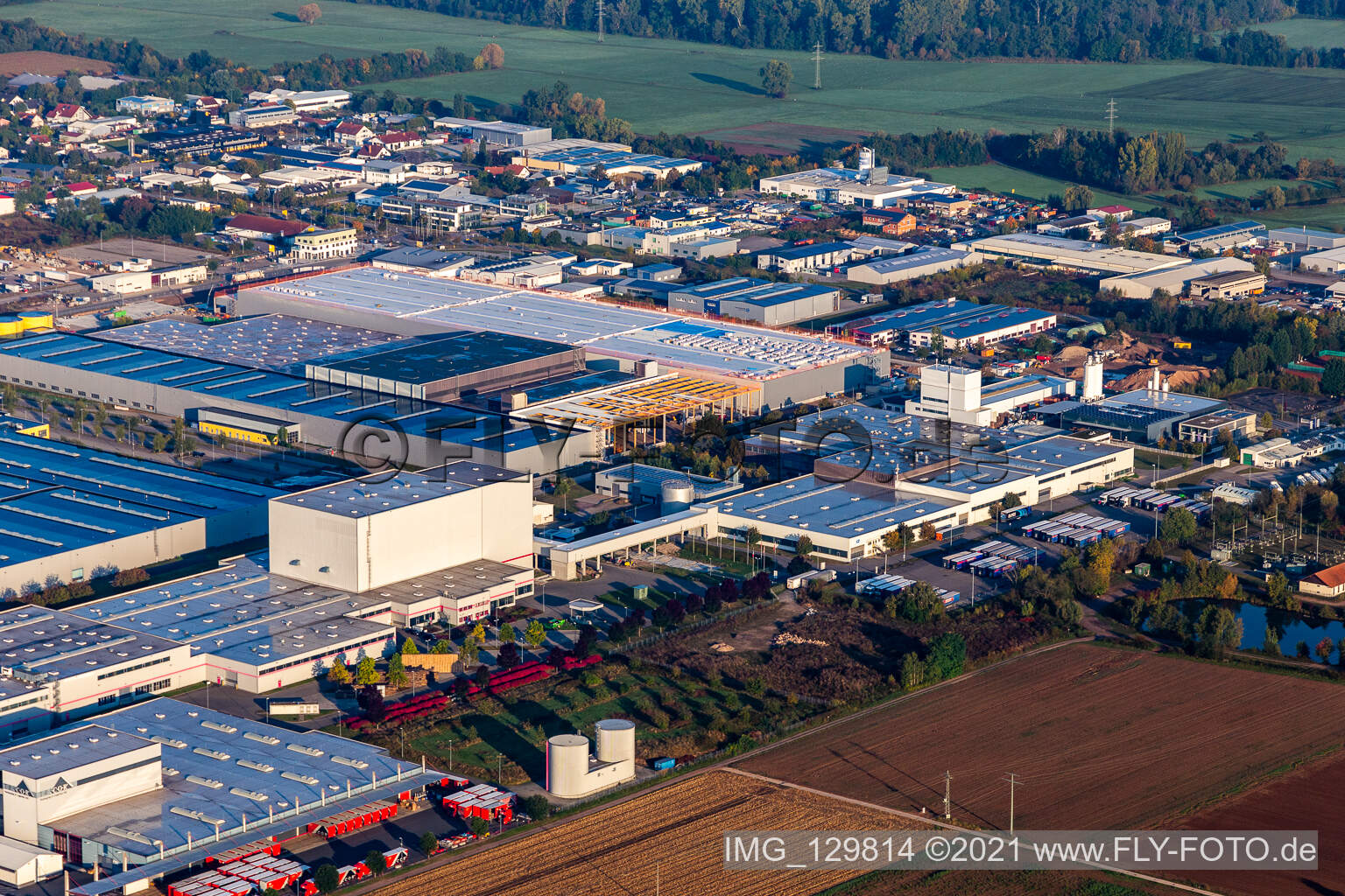 Gewerbegebiet Interpark mit Tricor Packaging & Logistics AG, Prowell Papierverarbeitung Gmbh in Offenbach an der Queich im Bundesland Rheinland-Pfalz, Deutschland