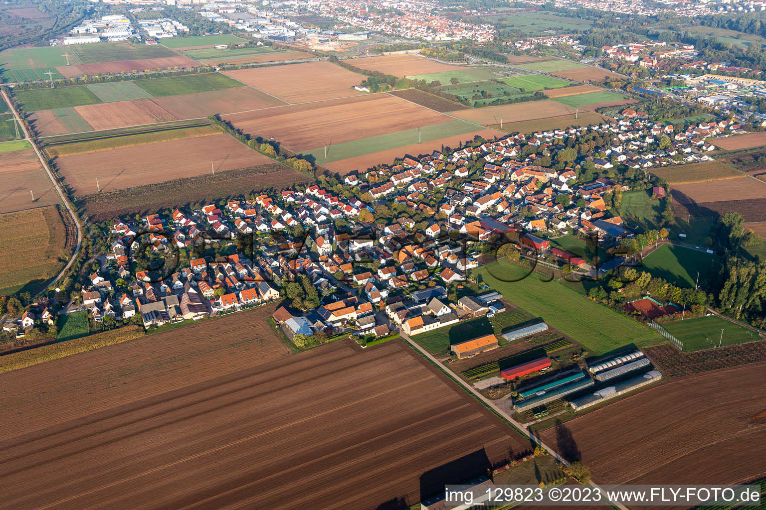 Ortsteil Mörlheim in Landau in der Pfalz im Bundesland Rheinland-Pfalz, Deutschland vom Flugzeug aus