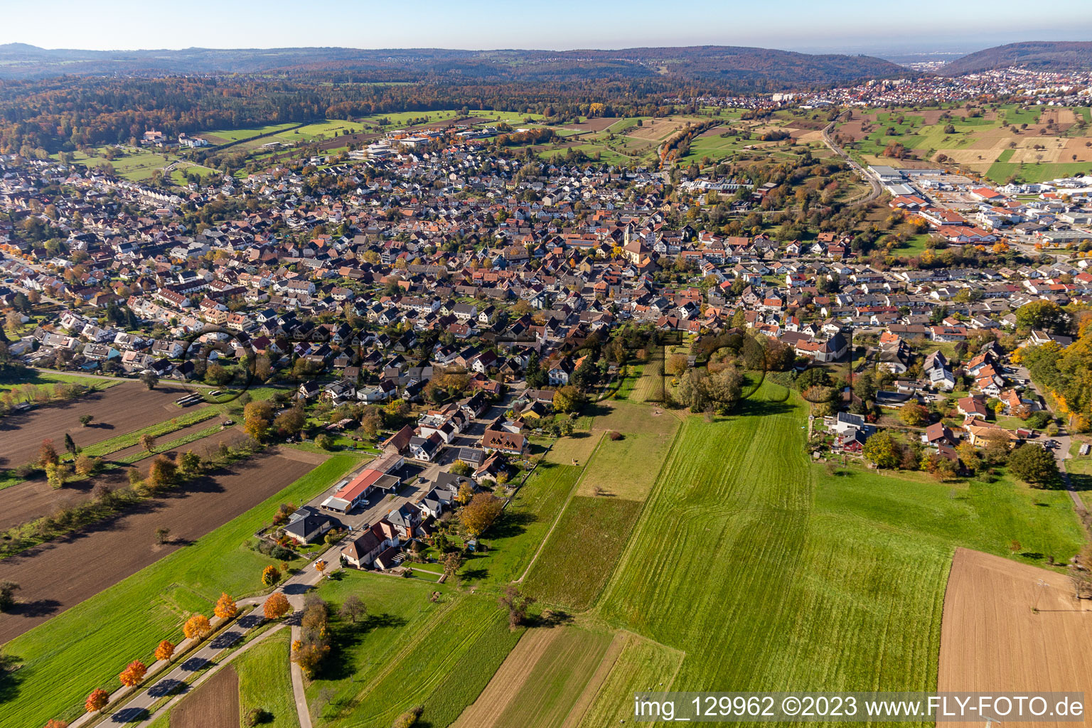 Ortsteil Langensteinbach in Karlsbad im Bundesland Baden-Württemberg, Deutschland aus der Luft betrachtet