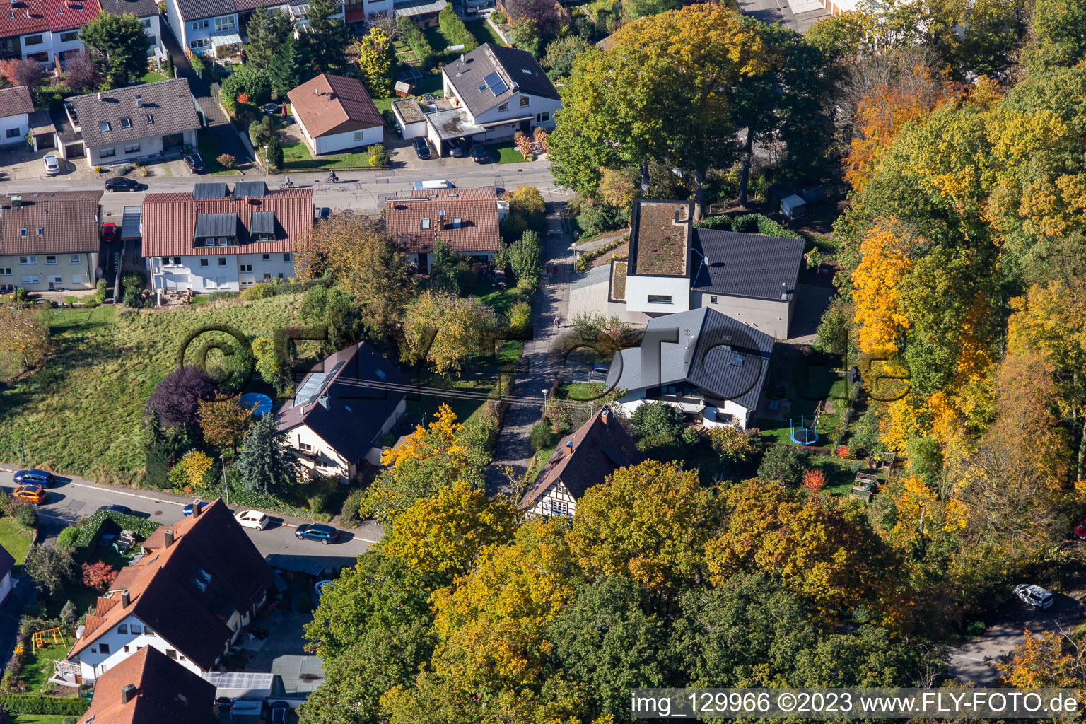 Luftaufnahme von Wilhelm-Roether-Straße im Ortsteil Langensteinbach in Karlsbad im Bundesland Baden-Württemberg, Deutschland