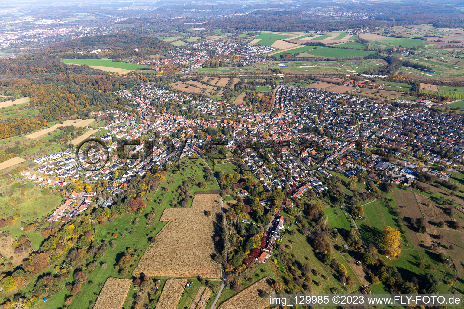 Schrägluftbild von Ortsteil Grünwettersbach in Karlsruhe im Bundesland Baden-Württemberg, Deutschland