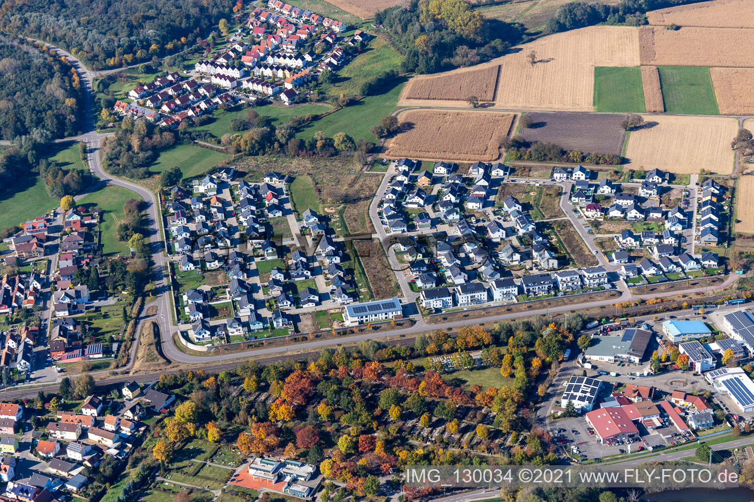 Wörth am Rhein im Bundesland Rheinland-Pfalz, Deutschland aus der Drohnenperspektive