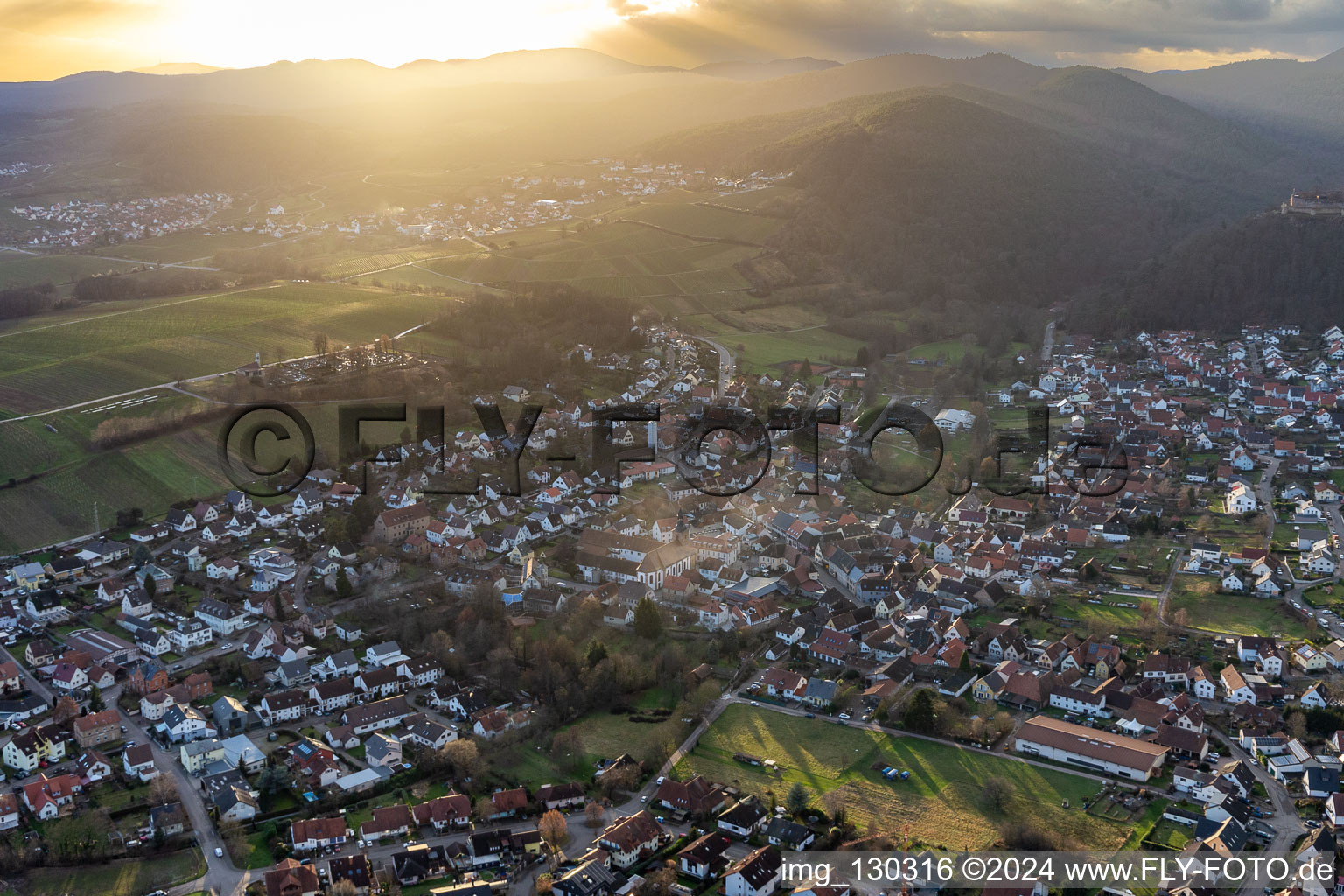 Klingenmünster im Bundesland Rheinland-Pfalz, Deutschland vom Flugzeug aus