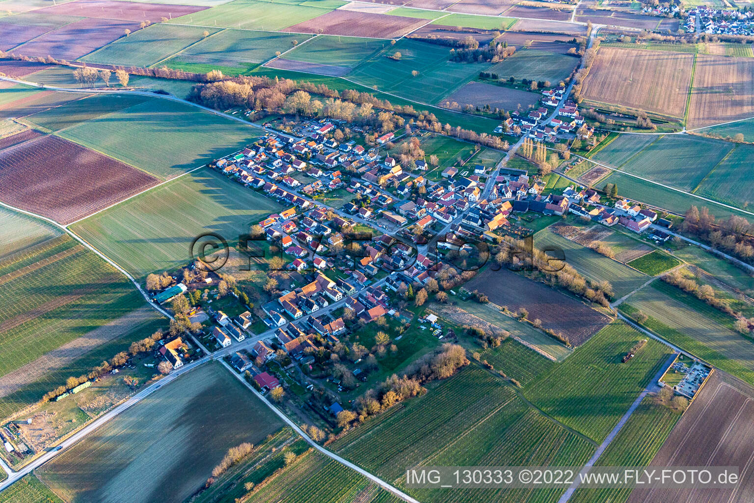 Drohnenbild von Ortsteil Kleinsteinfeld in Niederotterbach im Bundesland Rheinland-Pfalz, Deutschland