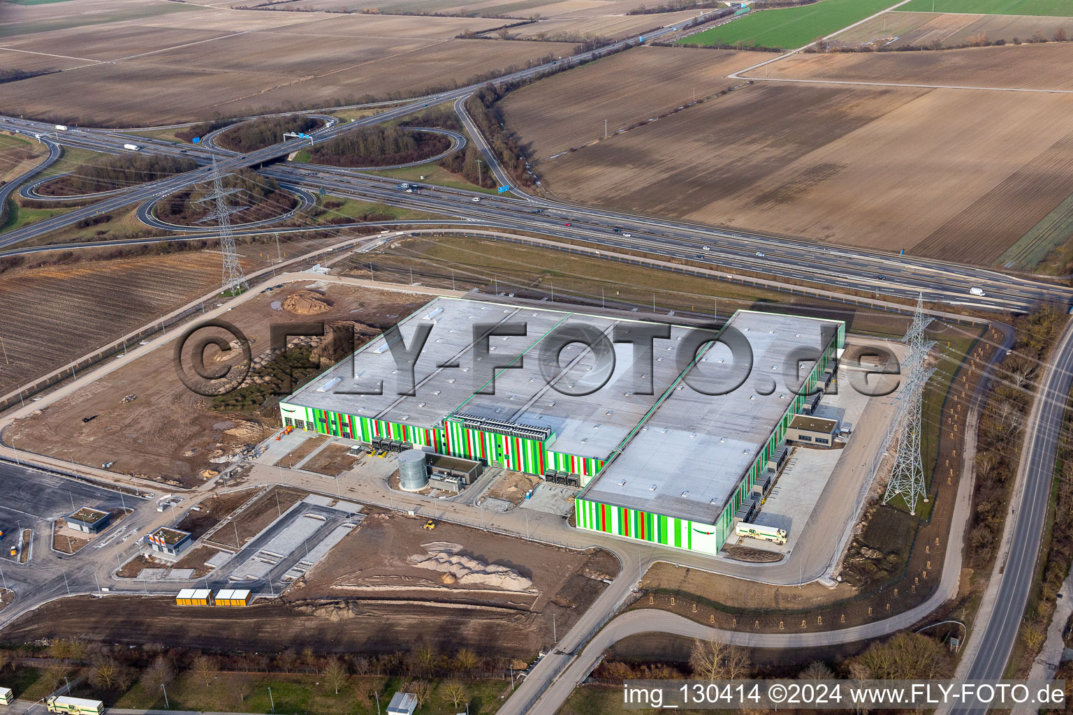 Luftaufnahme von Neubau des Pfalzmarkt für Obst und Gemüse in Mutterstadt im Bundesland Rheinland-Pfalz, Deutschland