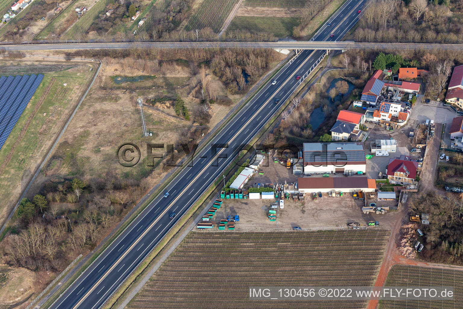 Luftaufnahme von Gewerbegebiet In der Nauroth, GOWA Industrieschallschutz in Ellerstadt im Bundesland Rheinland-Pfalz, Deutschland