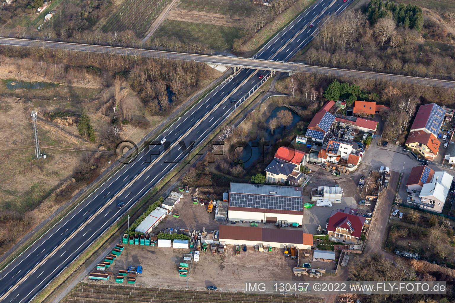 Schrägluftbild von Gewerbegebiet In der Nauroth, GOWA Industrieschallschutz in Ellerstadt im Bundesland Rheinland-Pfalz, Deutschland