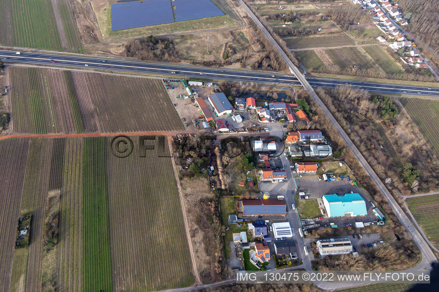 Gewerbegebiet In der Nauroth in Ellerstadt im Bundesland Rheinland-Pfalz, Deutschland von oben gesehen
