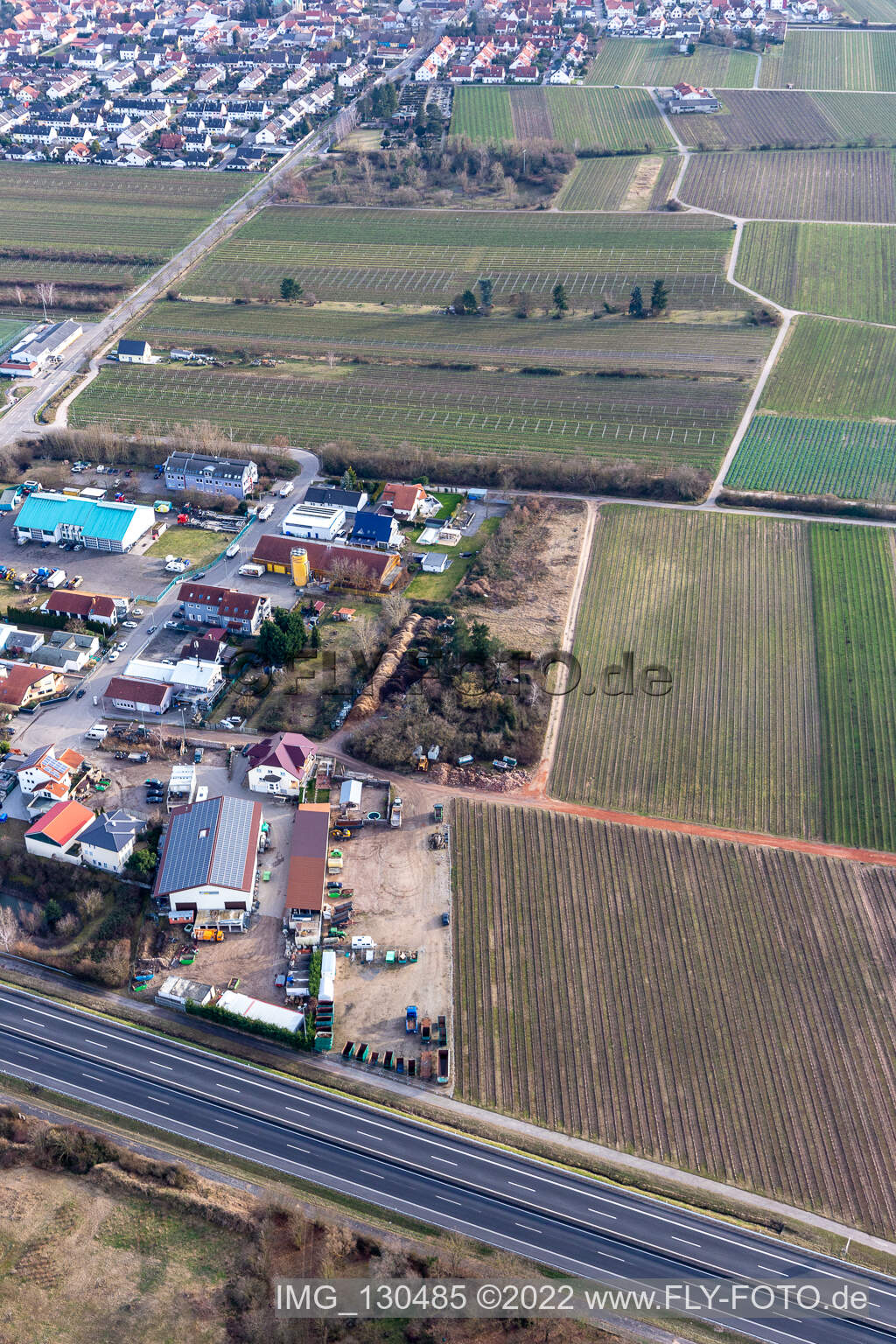 Drohnenaufname von Gewerbegebiet In der Nauroth in Ellerstadt im Bundesland Rheinland-Pfalz, Deutschland