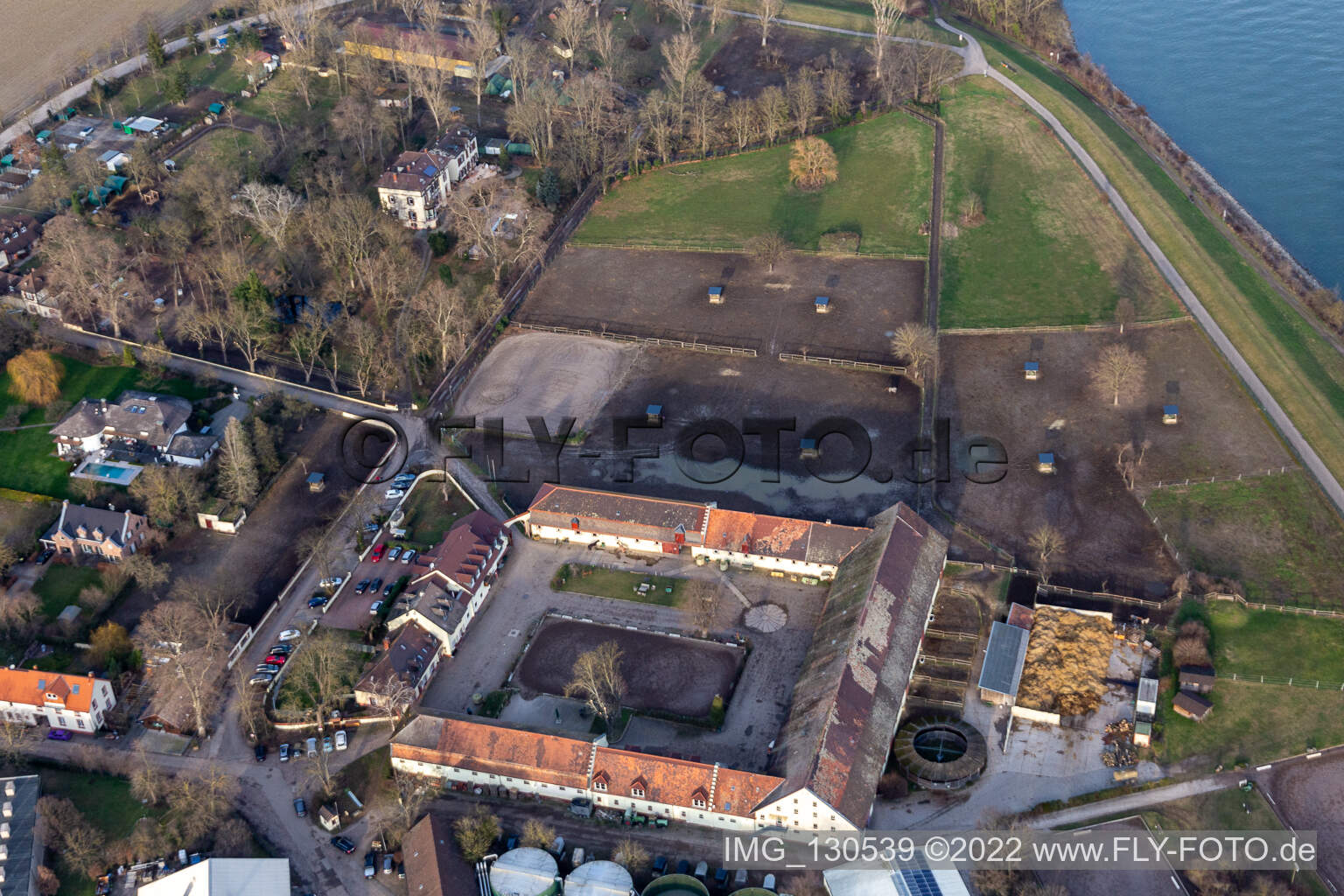 Luftaufnahme von Hofgut Petersau im Ortsteil Mörsch in Frankenthal im Bundesland Rheinland-Pfalz, Deutschland