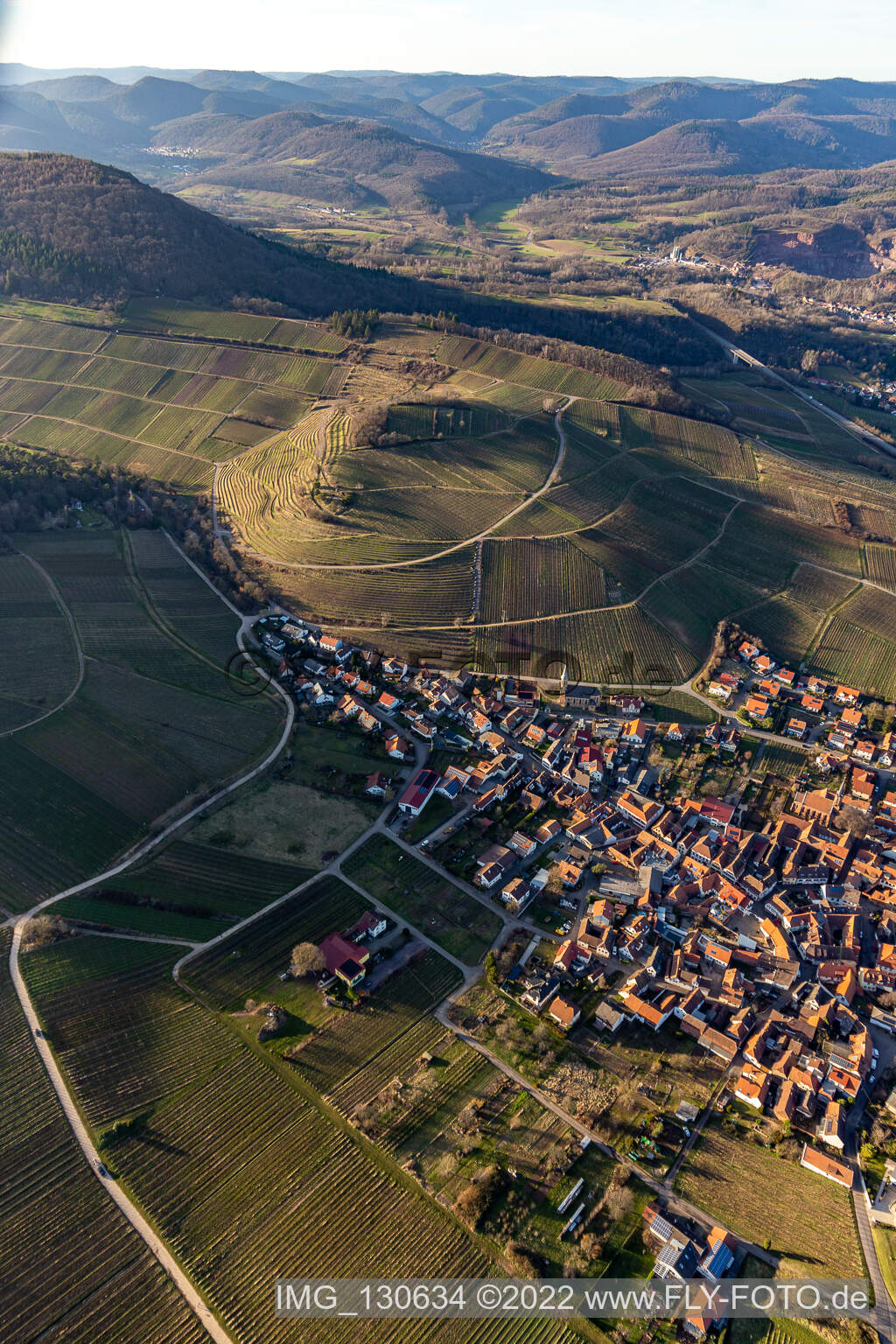 Luftbild von Keschdebusch in Birkweiler im Bundesland Rheinland-Pfalz, Deutschland