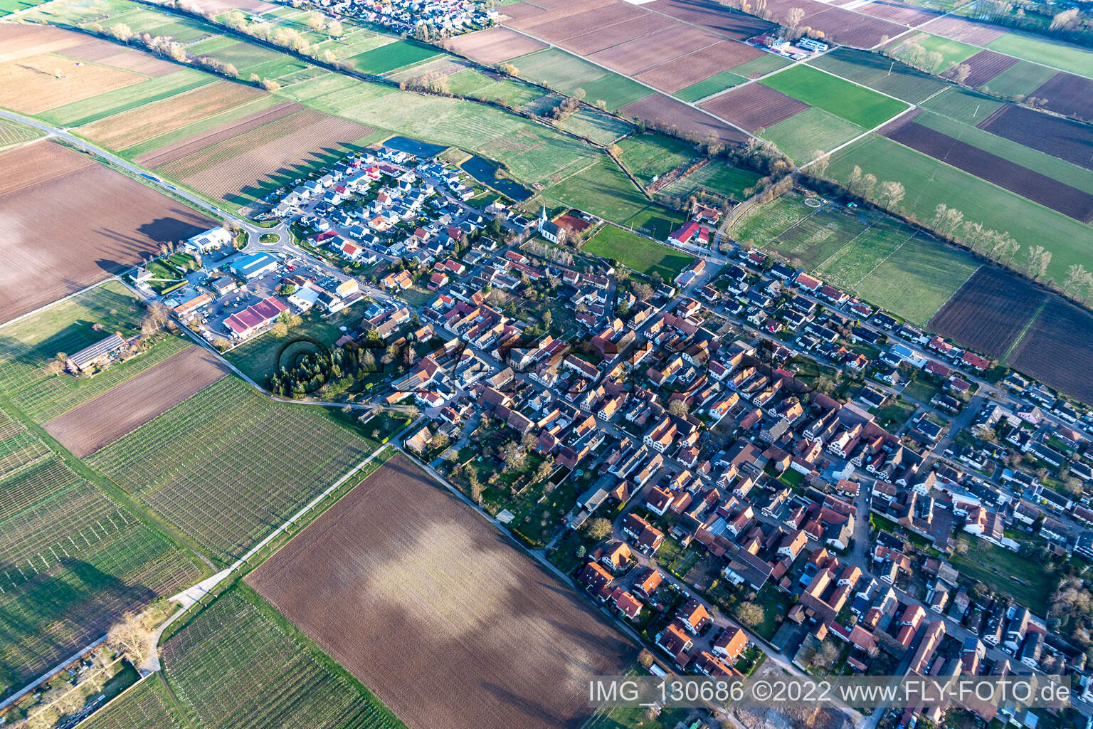 Altdorf im Bundesland Rheinland-Pfalz, Deutschland aus der Drohnenperspektive
